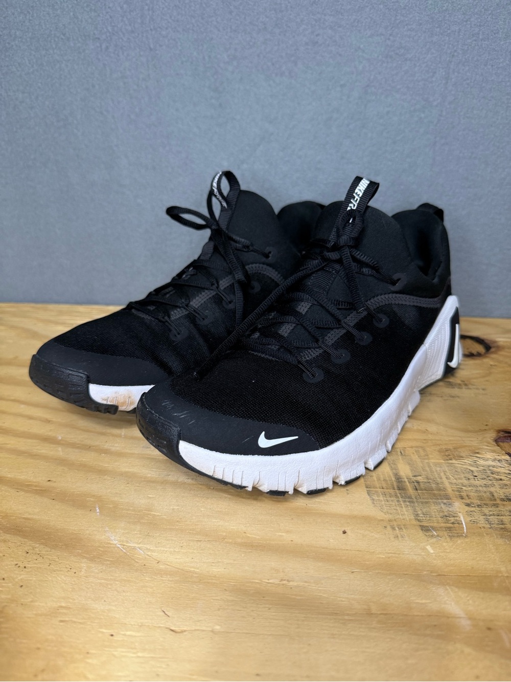 Nike Free Metcon 6 Men’s Low Top Lace-Up Sneakers Black/White FJ7127-001 Sz 8.5